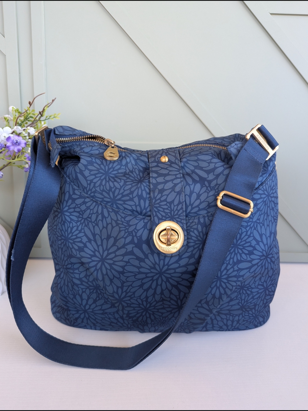 Baggallini Navy Floral Crossbody with Gold Hardware